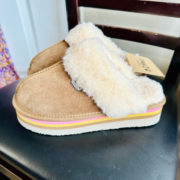 Tan Bearpaw Retro Loki Platform Slippers - Picture 9 of 13